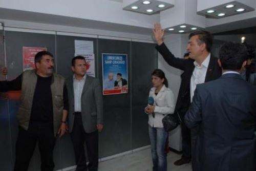 İşçiler CHP binasını bastı - Resim 10