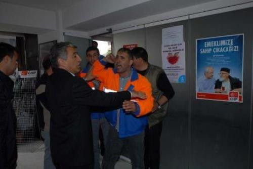 İşçiler CHP binasını bastı - Resim 5