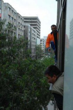 İşçiler CHP binasını bastı - Resim 14