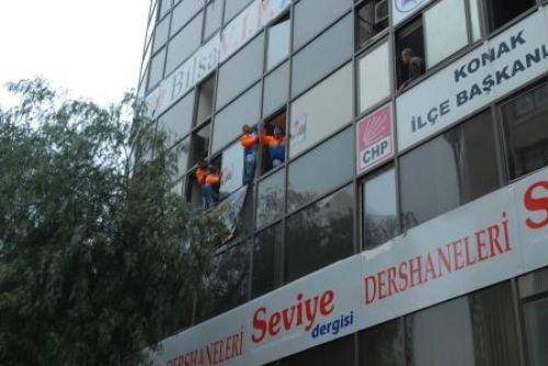 İşçiler CHP binasını bastı - Resim 11
