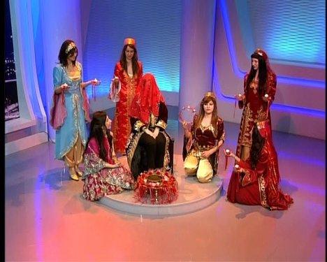 Saba Tümer'e canlı yayında kına gecesi  - Resim 13