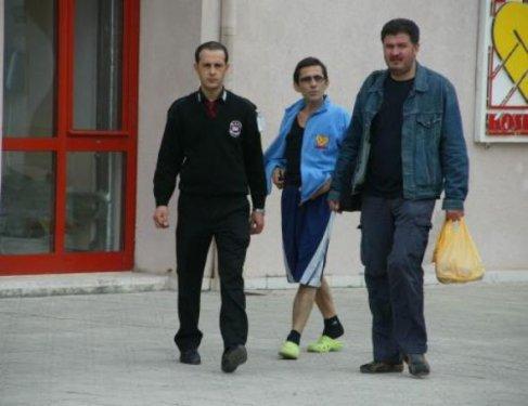 Peker Açıkalın taburcu oldu gazetecilere saydırdı