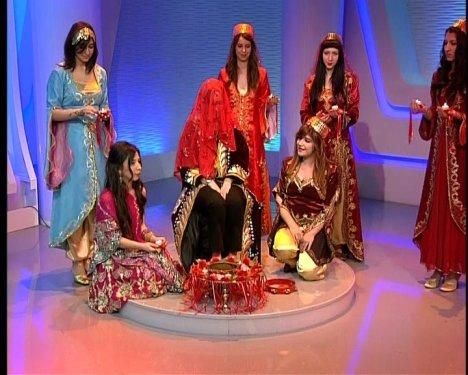Saba Tümer'e canlı yayında kına gecesi  - Resim 1
