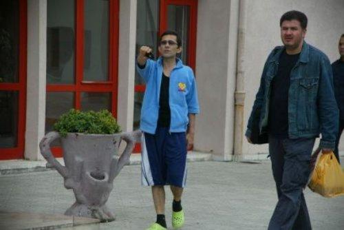 Peker Açıkalın taburcu oldu gazetecilere saydırdı