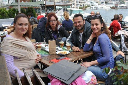 Ceyda Düvenci kızını böyle taşıyor - Resim 7