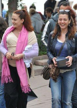 Ceyda Düvenci kızını böyle taşıyor - Resim 1