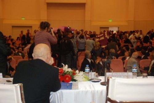 Hıncal Uluç'a protesto