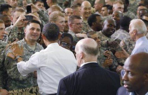 Obama Ladin'i öldüren komandolarla bir arada - Resim 14