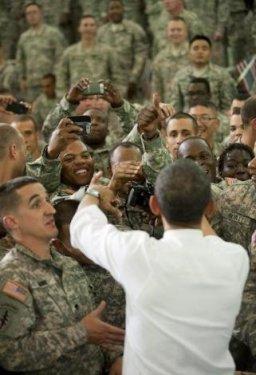 Obama Ladin'i öldüren komandolarla bir arada - Resim 3