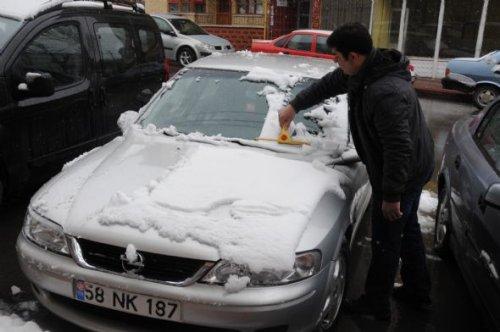 Sivas'ta Mayıs ayında kar  - Resim 1