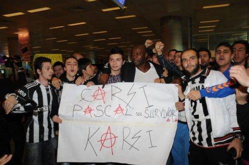 Survivor'dan diskalifiye edilen Pascal böyle karşılandı