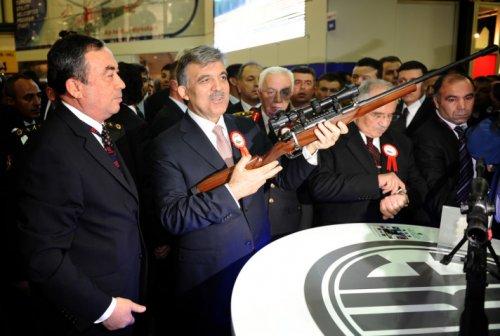 Cumhurbaşkanı Gül silah kuşandı - Resim 17