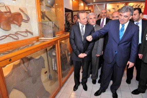 Cumhurbaşkanı Gül silah kuşandı - Resim 14