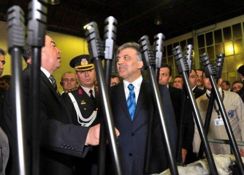 Cumhurbaşkanı Gül silah kuşandı - Resim 11