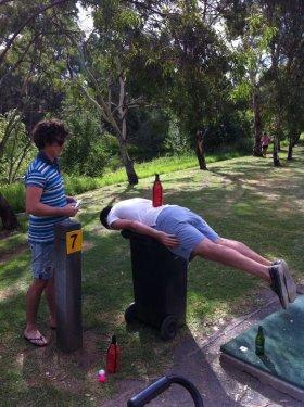 Yeni moda eylem: Planking - Resim 13
