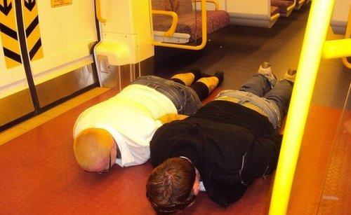 Yeni moda eylem: Planking - Resim 41