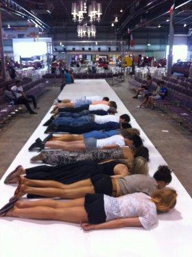 Yeni moda eylem: Planking - Resim 17