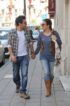 Burcu Kara ve Buğra Gürsoy el ele - Resim 2