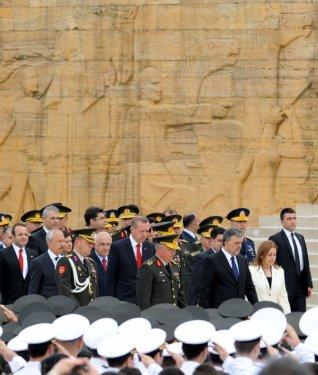 Liderler Bayram'da da gergin - Resim 2