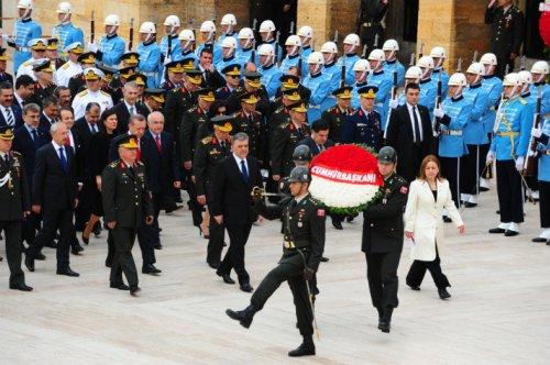 Liderler Bayram'da da gergin - Resim 3