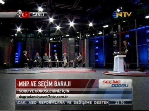 Canlı yayında deprem paniği