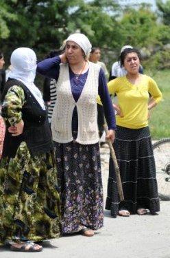 Çocuk yüzünden sokakta meydan savaşı: 3'ü polis 13 yaralı - Resim 7