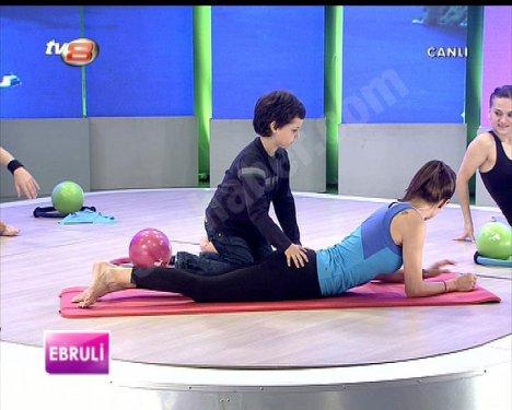 Ebru Şallı pilates yaparken Beren ortalığı birbirine kattı - Resim 7