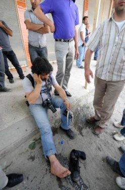 Çocuk yüzünden sokakta meydan savaşı: 3'ü polis 13 yaralı - Resim 6