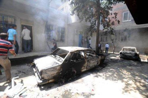Çocuk yüzünden sokakta meydan savaşı: 3'ü polis 13 yaralı - Resim 13