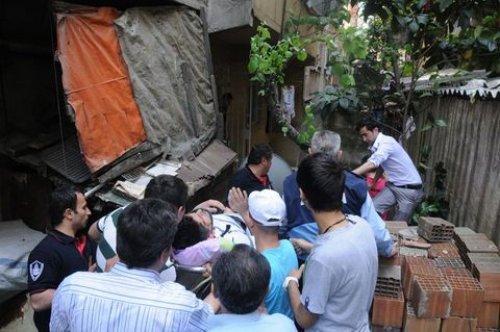 İstanbul Esenler'de balkon faciası - Resim 3