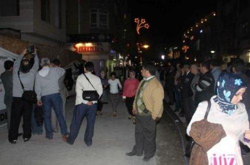 Polis MHP afişini kaldırdı