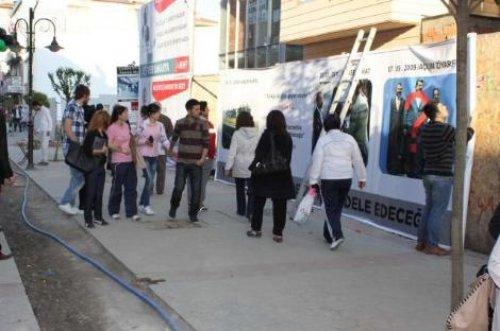 Polis MHP afişini kaldırdı