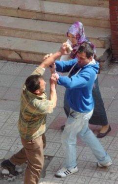 Kızıyla ilişkiye giren arkadaşını dövdü - Resim 5