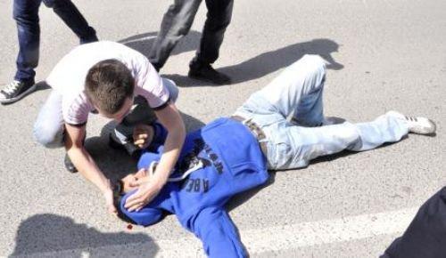 Kızıyla ilişkiye giren arkadaşını dövdü - Resim 14