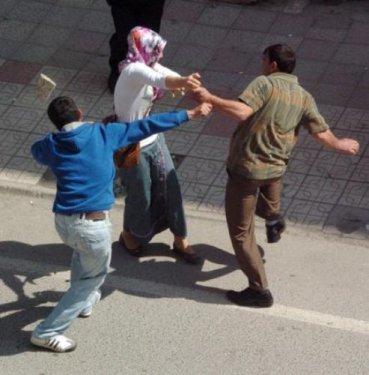 Kızıyla ilişkiye giren arkadaşını dövdü - Resim 7