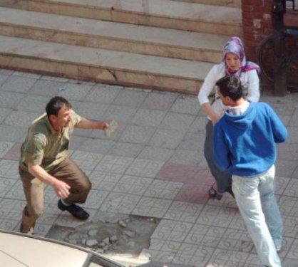 Kızıyla ilişkiye giren arkadaşını dövdü - Resim 2