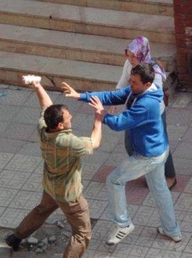 Kızıyla ilişkiye giren arkadaşını dövdü - Resim 4