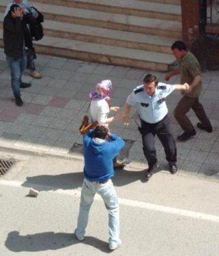 Kızıyla ilişkiye giren arkadaşını dövdü - Resim 11