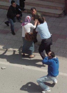 Kızıyla ilişkiye giren arkadaşını dövdü - Resim 12