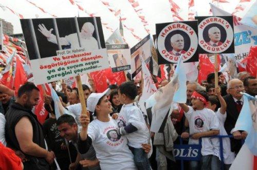 Kılıçdaroğlu'nun Rize mitingi - Küfürlü pankart - Resim 9