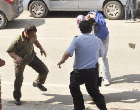 Kızıyla ilişkiye giren arkadaşını dövdü - Resim 13