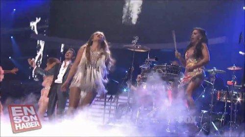 JLO'dan eşi Marc Anthony'ye ateşli öpücük