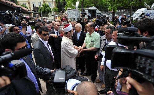 Diyanet Başkanı Cem evinde - Resim 1