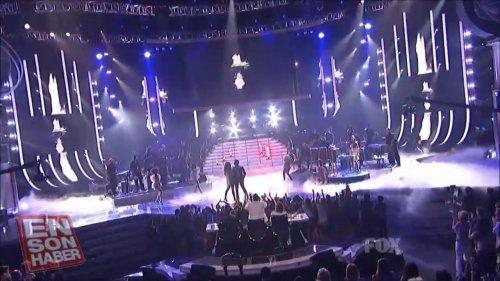 JLO'dan eşi Marc Anthony'ye ateşli öpücük