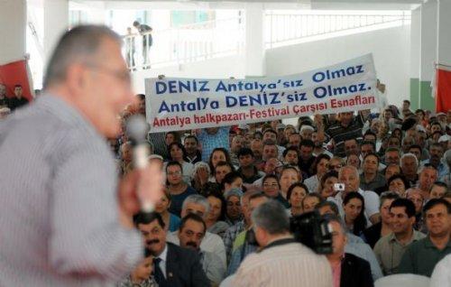 Deniz Baykal'ı mest eden pankart - Resim 4