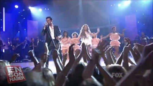 JLO'dan eşi Marc Anthony'ye ateşli öpücük