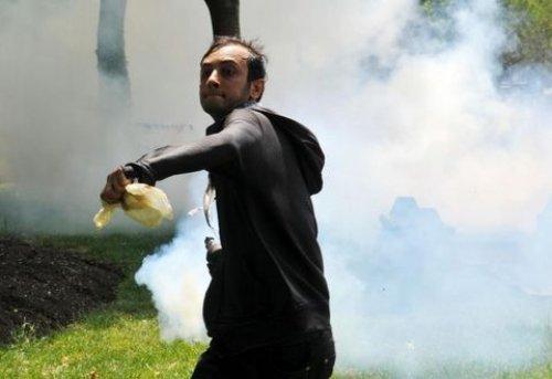 Dolmabahçe'de polisle öğrenciler arasında arbede - Resim 11