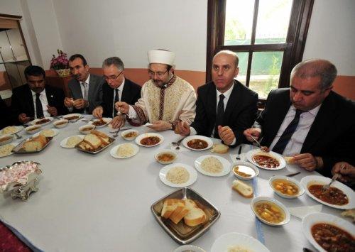 Diyanet Başkanı Cem evinde - Resim 7