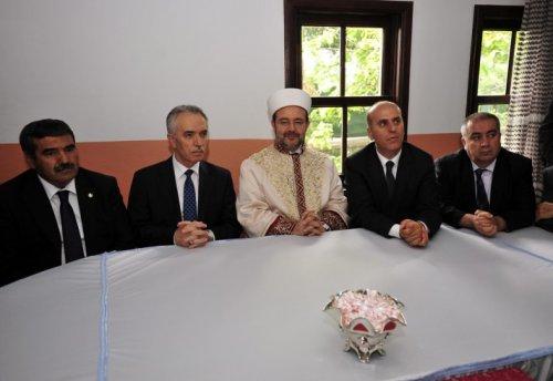 Diyanet Başkanı Cem evinde - Resim 4