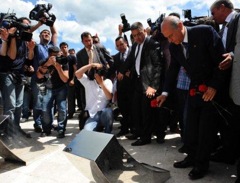 Bahçeli ülkücü Şehitlere dua etti - Resim 2